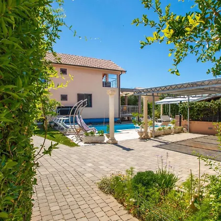 Slava I Oksana By Interhome *